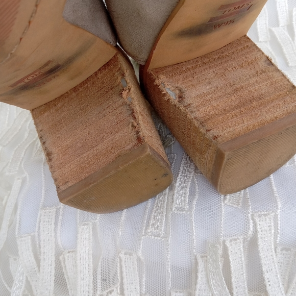 Toms 'Elba' Suede Heels - Picture 9 of 13